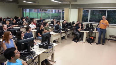 Figure 2: Arnaud giving his lecture @INF/UFRGS in 2015.